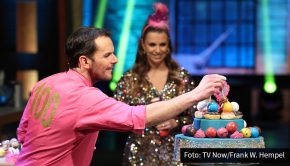 Feierstimmung bei TV-Koch Steffen Henssler und Moderatorin Laura Wontorra. Am Sonntag läuft bei Vox die 100. Ausgabe der Show „Grill den Henssler“ – mit Panagiota Petridou, Mario Barth, Detlev Steves und einigen Überraschungen.