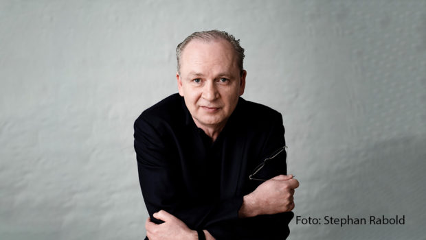 Zum literarischen Herbst startet am 5. Oktober in Köln die „lit.Cologne spezial“. Bestseller-Autor Ferdinand von Schirach bestreitet die Auftaktveranstaltung zu dem lit.Cologne-Ableger, bei dem u.a. auch Ulrich Noethen, Günter Wallraff, Michel Friedman und Nina Kunzendorf zu Gast sind. (Foto: Stephan Rabold)