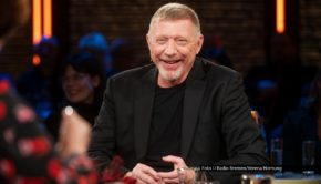 Boris Becker ist am 19. Dezember zum ersten Mal zu Gast in der Radio Bremen-Talkshow „3nach9“. Im Gespräch mit Judith Rakers und Giovanni di Lorenzo verrät der ehemalige Tennisprofi u.a., wie er seiner erst rund vier Wochen alten Tochter schon jetzt Tennis beibringt. Foto © Radio Bremen/Verena Hornung