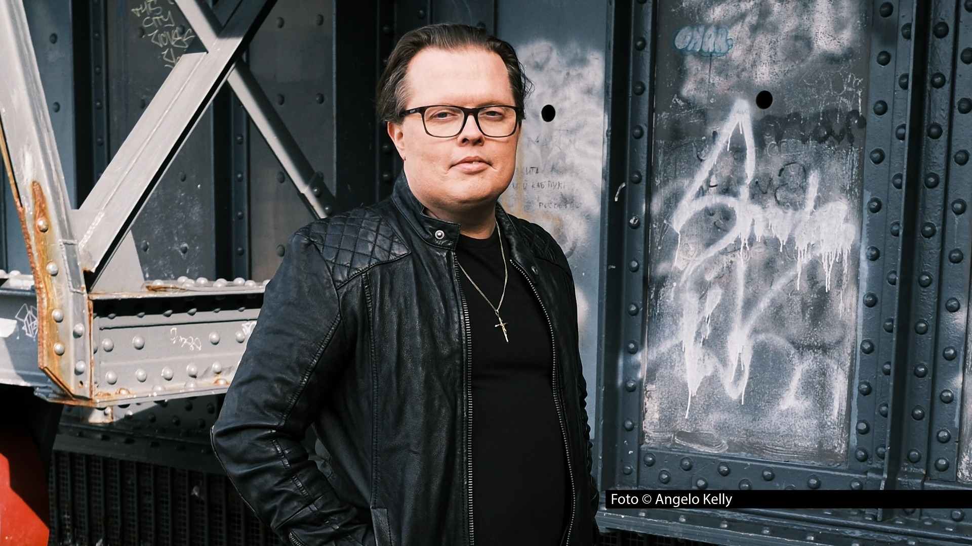 Nach rund drei Jahren Auszeit meldet sich der Musiker Angelo Kelly zurück. In der neuen Ausgabe von „3nach9“ spricht er am 30. Januar mit Judith Rakers und Giovanni di Lorenzo über seine bewusste Pause, persönliche Neuorientierung und sein neues Album, das im Februar erscheint. Foto © Angelo Kelly