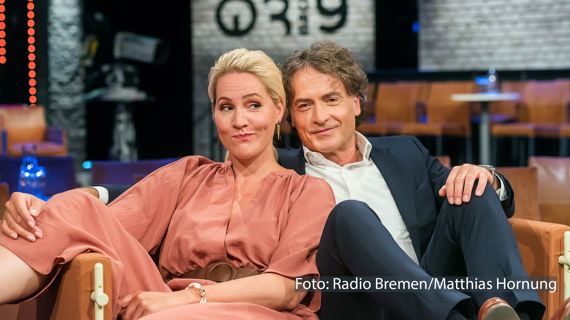 Am morgigen 20. Januar laden Judith Rakers und Giovanni di Lorenzo um 22:30 Uhr zu einer neuen Ausgabe der Radio Bremen-Talkshow „3nach9“ ein. Zu Gast sind u.a. der Moderator Markus Lanz, Entertainer Helge Schneider und der Schauspieler Klaus Maria Brandauer. (Foto: Radio Bremen/Matthias Hornung)