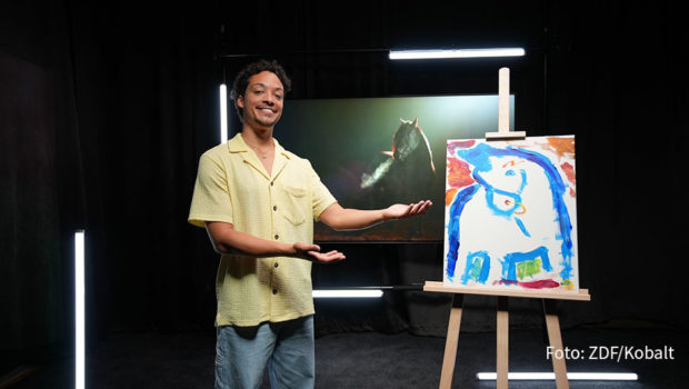 Der Comedian und Tierliebhaber Aurel Mertz nimmt das merkwürdige Verhältnis zwischen Menschen und Tieren unter die Lupe. Zu sehen ab 16. August in der neuen 3sat-Reihe „TierART. Eine animalische Kunstgeschichte mit Aurel Mertz“. (Foto: ZDF/Kobalt)