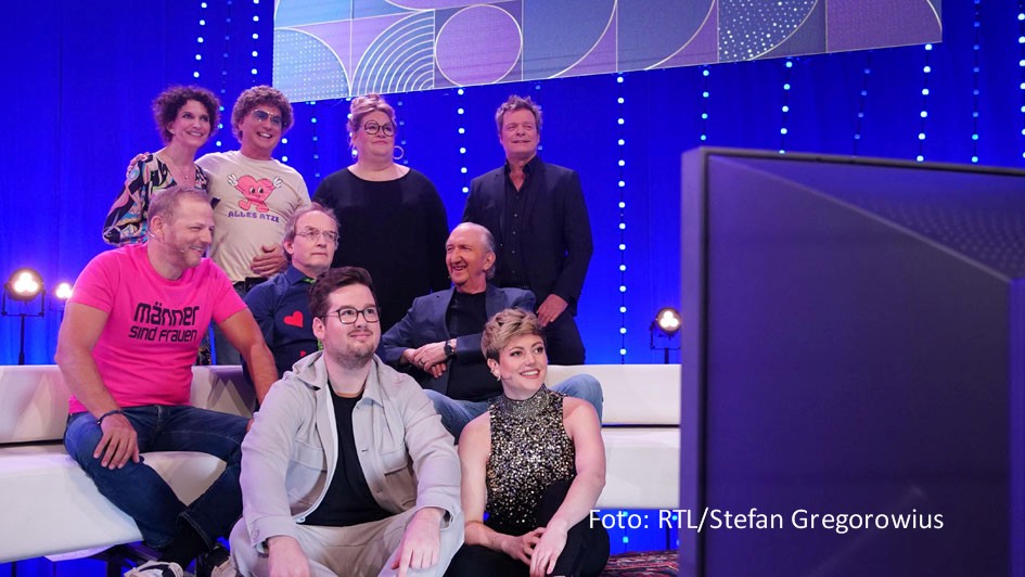 Mit einer großen Samstagabend-Show wird am 30. März auf „40 Jahre RTL Comedy“ zurückgeblickt. Moderator Oliver Geissen begrüßt zu dem launigen TV-Abend u.a. Atze Schröder, Mario Barth, Tahnee und Mike Krüger. Beteiligt sind auch Bernd Stelter, Olivia Jones, Oliver Pocher u.v.m. (Foto: RTL_Stefan-Gregorowius)