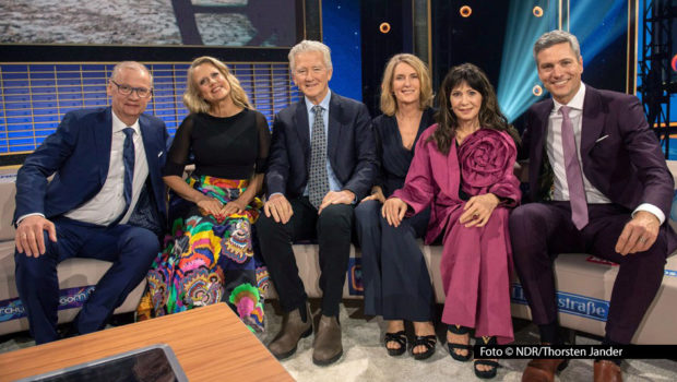 Am 5. April steht die Primetime im Ersten ganz im Zeichen von „75 Jahre ARD - Die große Jubiläumsshow". Zu den zahlreichen Gästen gehören u.a. Günther Jauch, Barbara Schöneberger, „Dallas“-Star Patrick Duffy, Maria Furtwängler, Iris Berben und Ingo Zamperoni. (Foto: © NDR/ThorstenJander)