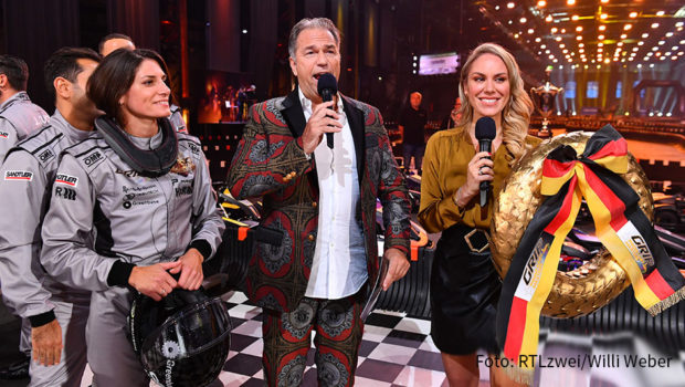 Bei RTLzwei qualmen heute Abend wieder die Reifen. Im Rahmen der „Grip – Promi Kart Masters“ geht’s nach dem gestrigen Qualifying jetzt richtig zur Sache. In der Pole-Position startet „Grip“-Moderatorin Cyndie Allemann. Moderiert wird das Ganze wieder von Kai Ebel und Kathi Wörndl. (Foto: RTLzwei/Willi Weber)
