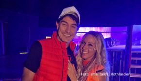 Entertainer Matze Knop war einer der Moderatoren der „90s Super Show“ in der Münchener Olympiahalle. Zahlreiche Stars ließen die Hits aus dem titelgebenden Jahrzehnt wieder aufleben. Darunter auch Loona, die sich zudem über einen Heiratsantrag auf der Bühne freuen konnte. (Foto: smalltalk/L. Rothländer)