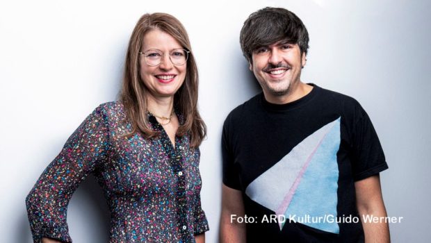 Das von Bettina Kasten und Kristian Costa-Zahn beim MDR koordinierte Digital-Angebot ARD Kultur geht am 26. Oktober an den Start. Gleich zum Auftakt stehen Eigenformate mit prominenten Mitwirkenden wie Daniel Donskoy, Mousse T., Nina Kronjäger und Alligatoah auf dem Programm. (Foto: ARD Kultur/Guido Werner)