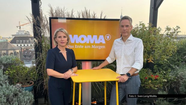 Am Samstagmorgen berichten Sven Lorig und Susan Link im „ARD-Morgenmagazin extra“ live über das erste persönliche Treffen von Trump und Putin seit Beginn des Ukraine-Kriegs 2022 auf einem US-Stützpunkt in Alaska. Los geht’s im Ersten bereits um 7:00 Uhr. Foto © Sven Lorig/MoMa