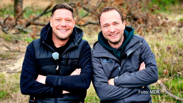 Am 9. Juni schnitt Sternekoch Robin Pietsch in Allstedt den größten Mohnkuchen der Welt an. Am Abend folgte darüber hinaus die Premiere der MDR-Reportage „Abenteuer Harz“ über seine Reise mit Mario D. Richardt. (Foto: MDR)