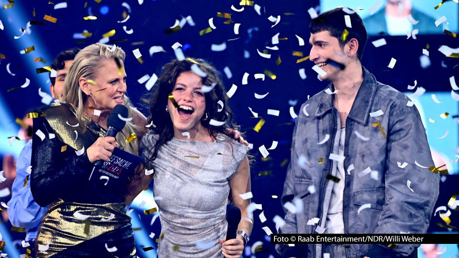In der von Barbara Schöneberger moderierten „Chefsache ESC 2025“ setzten sich Abor & Tynna als Gewinner durch. Das Geschwister-Duo, das somit Deutschland im ESC-Finale in Basel vertritt, ist am 5. März zu Gast bei Jury-Chef Stefan Raab in dessen RTL-Spielshow „Du gewinnst hier nicht die Million“. Foto © Raab Entertainment/NDR/Willi Weber