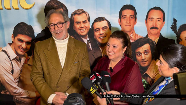 Die Kölner Schauspielerin Meltem Kaptan ist seit dem 4. Dezember auch in deutschen Kinos in der Titelrolle des türkischen Biopics „Adile Naşit“ zu sehen. Bei der offiziellen Premiere im Cinestar Dortmund stießen sie und ihr Kollege Levent Can auf großes Medieninteresse. Foto © Pool Position Management/Sebastian Moog