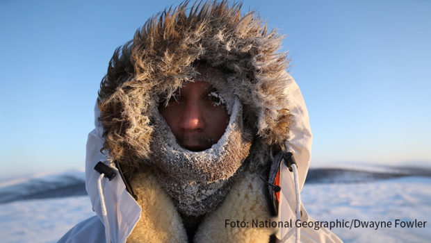 National Geographic zeigt ab heute die dritte Staffel von „Alaska – Eisige Freiheit“. Die Reality-Doku begleitet eine Gruppe von Aussteigern, die sich für ein neues Leben in der Wildnis Alaskas entschieden haben. Auch in den neuen Folgen geht’s buchstäblich eiskalt zur Sache. (Foto: National Geographic/Dwayne Fowler)