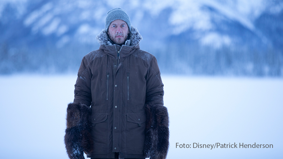 Am 26. Februar geht’s bei National Geographic wieder auf eine Reise in die unberührte Wildnis Alaskas. In gleich zwei neuen Staffeln „Alaska – Eisige Freiheit“ begleitet der Sender erneut mutige Frauen und Männer, wie den jungen Pionier Johnny Rolfe, die sich fernab der Zivilisation ein neues Leben aufbauen. (Foto: Disney/Patrick Henderson)