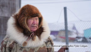 Am 12. Juni starten die zweite Staffel der Doku-Serie „Alaska – Eisige Tradition“ bei National Geographic. Immer montags zeigt der Sender ab 21:00 Uhr eine neue Folge, die den Alltag der kleinen mutigen Gemeinschaft in der eisigen und rauen Wildnis hautnah verfolgt. (Foto: National Geographic/Tyler Colgan)