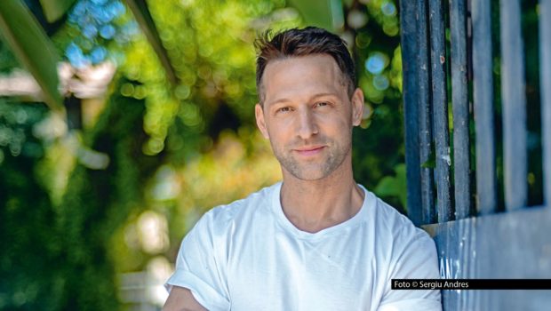 Spitzenkoch Alexander Kumptner tritt bei der „Promi Darts-WM“ am 4. Januar als einer der Teilnehmer an und misst sich dort im Zweier-Team mit echten Darts-Profis und Promi-Kollegen. Zu seinen Kontrahenten zählen u.a. Reiner Calmund, Cathy Hummels und Joey Kelly. Foto © Sergiu Andres