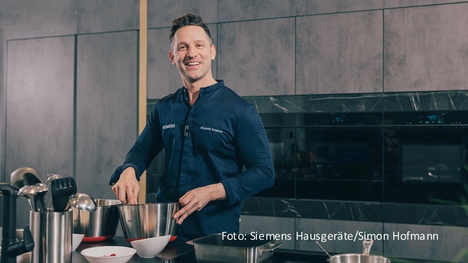Auch dem deutschen TV-Publikum ist der Wiener Spitzenkoch Alexander Kumptner aus diversen Formaten wohlbekannt. Die Firma Siemens Hausgeräte hat mit ihn nun eine über mindestens drei Jahre laufende Zusammenarbeit vereinbart. Kumptner wird Testimonial im Bereich Küchengroßgeräte. (Foto: Siemens Hausgeräte/Simon Hofmann)