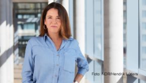 Die deutschen Vorbereitungen auf den Eurovision Song Contest 2022 laufen bereits auf Hochtouren. Eine Fachjury um Delegationschefin Alexandra Wolfslast trifft derzeit eine erste Vorauswahl jener heimischen Musik-Acts, die am 14. Mai beim Finale in Turin auftreten könnten. (Foto: NDR/Hendrik Lüders)