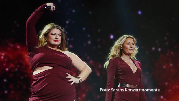 Am 1. Weihnachtstag zeigt das ZDF „Die Helene Fischer-Show 2024“. Neben Stars wie Ayliva, Hape Kerkeling, Robbie Williams und Reinhard Mey tritt auch die Sängerin und Songwriterin Alina auf. Deren Lied „Die erste deiner Art“ ist bereits auf dem Helene-Fischer-Album „Rausch“ zu hören. (Foto: Sarahs Konzertmomente)