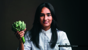 Im „Rolling Pin“-Podcast spricht Sterneköchin Alina-Meissner-Bebrout über ihren Werdegang. Zum Start der Woche beurteilt sie überdies am 17. November als Jurorin der ZDF-„Küchenschlacht“ die Leistungen von Köchinnen und Köchen der Jahre 2019 bis 2024. (Foto © Raphael Gabauer)