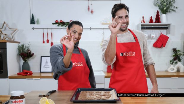 Moderatorin Amira Aly und ihr Bruder Hami schwangen gemeinsam den Schneebesen. Für die Aktion „Backen mit Nutella“ probierten die Geschwister ein raffiniertes Zimtstern-Rezept aus und schwelgten dabei in Erinnerungen an die Weihnachtszeit ihrer Kindheit. Foto © nutella/Claudia Ast/Ralf Juergens