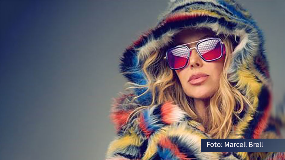 Die US-amerikanische Sängerin Anastacia veröffentlicht am 22. September ihr achtes Studioalbum. Unter dem Titel „Our Songs“ präsentiert es ihre Interpretationen von Pop-Meilensteinen made in Germany. Zu hören sind u.a. die Hosen-Hymne „Tage wie diese“ und Udo Lindenbergs „Cello“. (Foto: Marcel Brell)