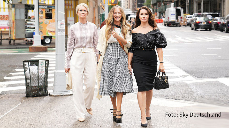 Sequel, Spin-off oder Re-Boot? Mit Carrie im Tutu im Vorspann? Den Fans dürfte das reichlich egal sein: Hauptsache, „Sex and the City“ ist in welcher Form auch immer wieder da. Sky zeigt ab heute „And Just Like That...“ mit Sarah Jessica Parker, Cynthia Nixon und Kristin Davis. (Foto: Sky Deutschland)