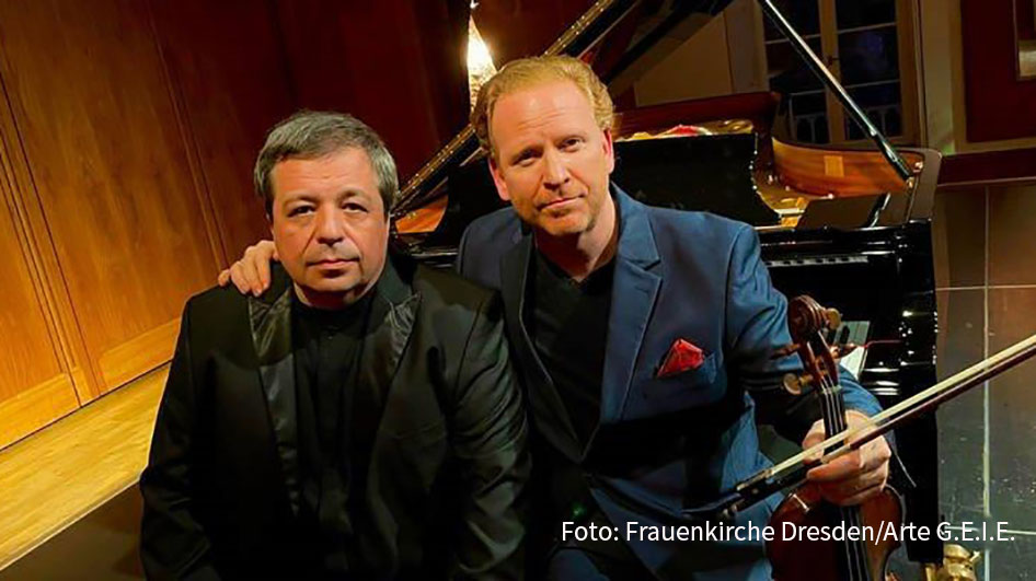 Mit ihrem Auftritt in der Dresdner Frauenkirche wollen Geiger Daniel Hope und Pianist Alexey Botvinov am heutigen 2. März ein Zeichen gegen den Krieg in der Ukraine setzen. Die musikalische Friedensandacht wird als Livestream bei Arte Concert übertragen. (Foto: Frauenkirche Dresden/Arte G.E.I.E.)