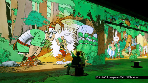 Die Multimedia-Show „Asterix & Obelix – ein immersives Abenteuer“ läuft vom 26. Juni bis zum 31. August im Dortmunder Phoenix des Lumières. In großflächigen Bildern und mit viel Musik wird eine Geschichte rund um die Entführung des Druiden Miraculix erzahlt. Foto © Culturespaces/Falko Wübbecke