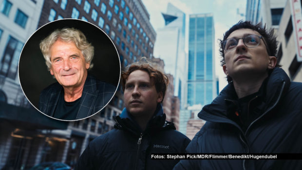 Deutsche Fernsehschaffende schauten diese Woche mit Spannung auf die Bekanntgabe der Grimme-Preise. Ausgezeichnet werden u.a. die jungen Filmemacher Julius Drost und Moritz Henneberg für ihre Doku „Der talentierte Mr. F.“. Ein Sonderpreis geht an Show-Legende Frank Elstner. Kick-Media-Vorstandschef Alexander Elbertzhagen blickt an diesem Wochenende aber auch Richtung Oscar-Verleihung und freut sich über den Sold-Out-Award der Kick-Media-Künstlerin Doc Caro. Foto © MDR/Flimmer/Benedikt/Hugendubel