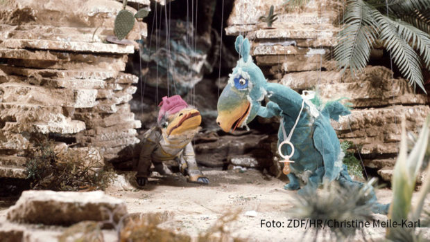 Am 28. Dezember stimmt 3sat mit einem Thementag auf das 70. Fernsehjubiläum der „Augsburger Puppenkiste“ ein. Zu sehen sind insgesamt vier TV-Klassiker mit den Figuren der berühmten Marionettenbühne. Dabei darf natürlich auch „Urmel aus dem Eis“ nicht fehlen. (Foto: ZDF/HR/Christine Meile-Karl)