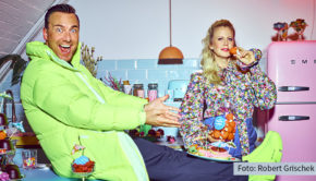 In der aktuellen Ausgabe von Barbara Schönebergers Zeitschrift „BARBARA“ spricht Spitzenkoch Tim Raue übers Älterwerden, über Selbsterkenntnis und natürlich seine Küche – und die ist intensiv. Für manche mitunter zu intensiv. (Foto: Robert Grischek)