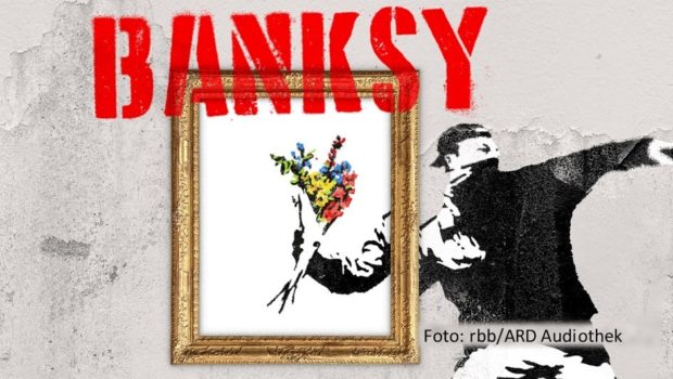In neun Episoden führt der Podcast „Banksy – Rebellion oder Kitsch?“ zu den wichtigsten Schauplätzen im Leben und künstlerischen Schaffen des Street-Art-Künstlers Banksy. Die von rbb Kultur produzierte Serie startet am 7. Juli exklusiv in der ARD-Audiothek. (Foto: rbb/ARD Audiothek)