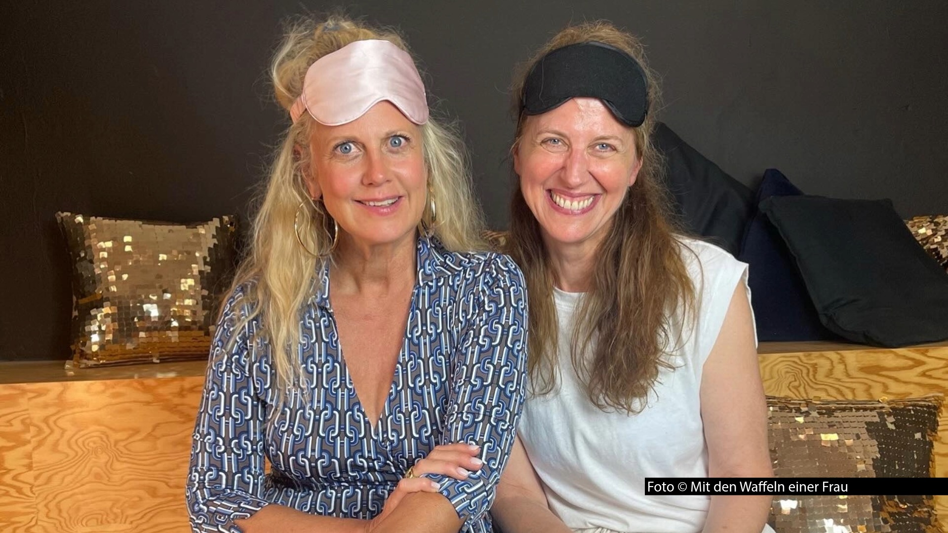 HP_Barbara Schöneberger, Traumdeuterin Claudia Täubner_Foto Mit den Waffeln einer Frau