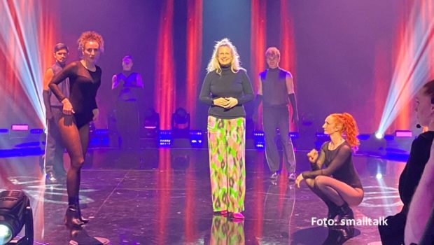 Nach intensiven Proben wird es am 16. Februar ernst für Moderatorin Barbara Schöneberger und vor allem für die neun Acts, die sich in der Live-Show „Eurovision Song Contest – Das deutsche Finale 2024“ um das Ticket nach Malmö bewerben. Dabei sind u.a. Marie Reim und Max Mutzke. (Foto: smalltalk)