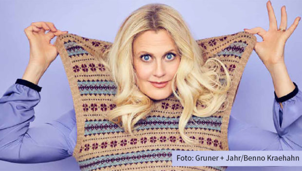 Für die aktuellen Ausgabe ihrer Zeitschrift „BARBARA“ sprach Barbara Schöneberger mit ihrem Vater, dem Musiker Hans Schöneberger. Und auch sonst geht’s in dem Heft mit dem Titel „Hab ich von Papa“ um Väter. Übrigens, Vatertag ist in diesem Jahr am 26. Mai. (Foto: Gruner + Jahr/Benno Kraehahhn)