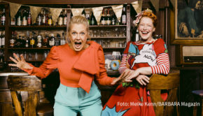 Sie schleppte Zementsäcke und liebt bis heute Pulsnitzer Pfefferkuchen (nicht nur zur Weihnachtszeit): Im Interview mit Barbara Schöneberger spricht Enie van de Meiklokjes ganz „sweet and easy“ über die Win-win-Situation für sie und Sat.1. (Foto: Meike Kenn/BARBARA Magazin)