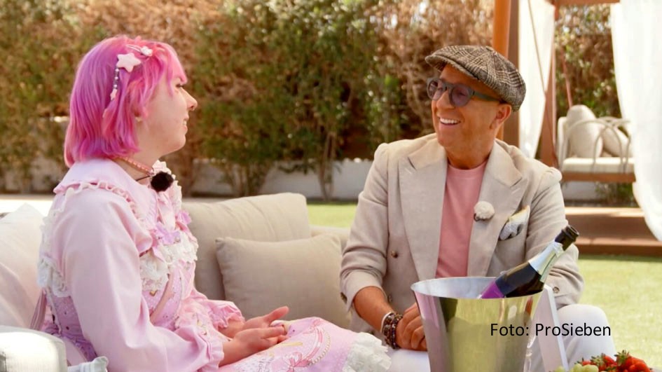 Designer Thomas Rath wirkt auch in der aktuellen Staffel der ProSieben-Show wieder als Gast mit. Er nimmt das Outfit von Pink-Liebhaberin Alex und weiteren Kandidatinnen und Kandidaten unter die Lupe. Anschließend ist unter Anleitung des Profis ein Umstyling angesagt. (Foto: ProSieben)