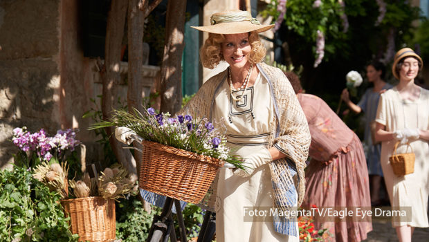 Nach dem Erfolg der ersten Staffel, geht die britische Dramaserie „Hotel Portofino“ bei MagentaTV in die nächste Runde. Start der zweiten Staffel ist der 11. August. Die Hauptrollen in den neuen Folgen übernehmen dabei wieder die Natascha McElhone, Mark Umbers und Anna Chancellor. (Foto: MagentaTV/Eagle Eye Drama)