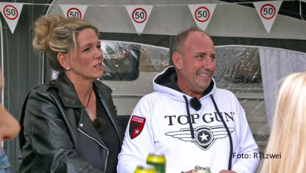 In der Doku-Soap „Bella Italia – Camping auf Deutsch“ darf am 10. Juli groß gefeiert werden. Camper Sascha Fingerhuth wird 50 Jahre alt. Seine Frau Nicole und die Campingfreunde auf dem Gelände der Marina di Venezia haben einige Überraschungen für den Jubilar parat. (Foto: RTLzwei)