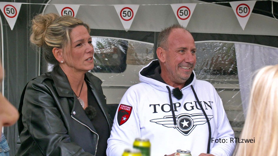 In der Doku-Soap „Bella Italia – Camping auf Deutsch“ darf am 10. Juli groß gefeiert werden. Camper Sascha Fingerhuth wird 50 Jahre alt. Seine Frau Nicole und die Campingfreunde auf dem Gelände der Marina di Venezia haben einige Überraschungen für den Jubilar parat. (Foto: RTLzwei)