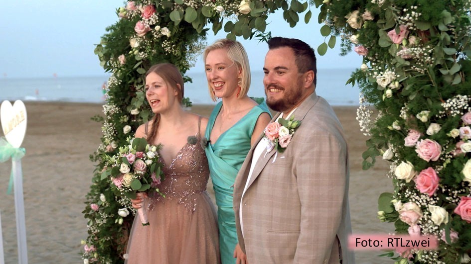 Zum Abschluss von Staffel 4 der Doku-Soap „Bella Italia – Camping auf Deutsch“ hat RTLzwei noch einmal ein emotionales Highlight in petto. In der Finalfolge, die am 9. September ausgestrahlt wird, geben sich Annika und Lex in ihrem Urlaubsdomizil das Ja-Wort. (Foto: RTLzwei)