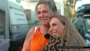 Am 30. Juni zeigt RTLzwei wieder eine neue Ausgabe der Doku-Soap „Bella Italia – Camping auf Deutsch“. Diesmal steht für Nicole Fingerhuth eine emotionale Überraschung auf dem Programm. Zu ihrem 52. Geburtstag besucht Tochter Gina sie auf dem Campingplatz. Foto © RTLzwei/Story House Productions