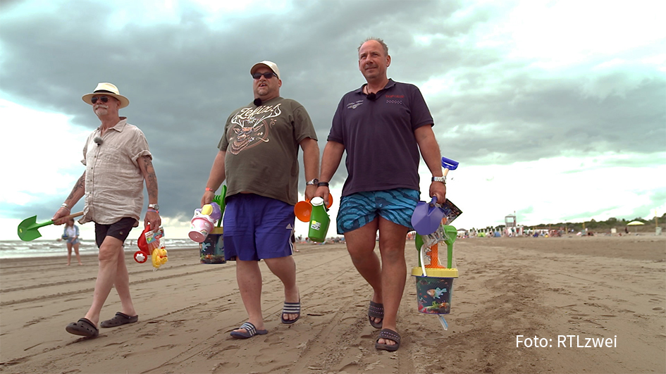 Am heutigen Montag, den 12. August, gibt’s bei RTLzwei eine neue Ausgabe von „Bella Italia – Camping auf Deutsch“. Um 20:15 Uhr geht’s u.a. mit den Fingerhuths an den Strand. Hier wird kurzerhand ein spannender Sandburgen-Wettbewerb ausgerufen. (Foto: RTLzwei)