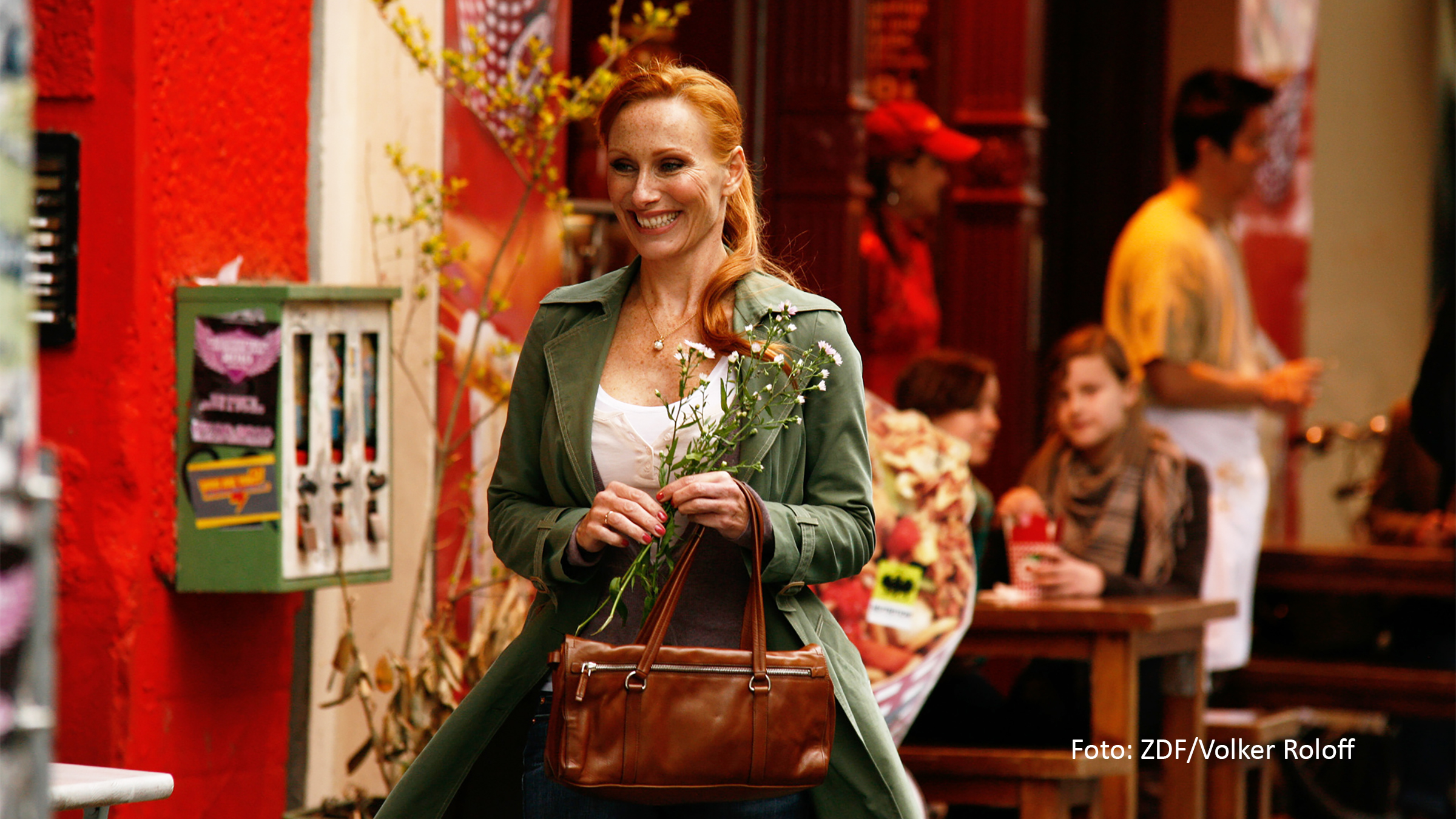 Ab Sonntag widmet 3sat Andrea Sawatzki anlässlich ihres 60. Geburtstags eine ganze Woche, in der 14 ihrer Filme gezeigt werden. Den Auftakt macht am 19. Februar die Komödie „Bella Vita“, in der die beliebte Schauspielerin in der Hauptrolle zu sehen ist. (Foto: ZDF/Volker Roloff)