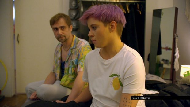 RTLzwei zeigt am 14. August die 3.500. Folge von „Berlin – Tag & Nacht“. In der Jubiläums-Episode der Daily-Soap erfährt Indira (Ellinor Vogel), dass sie HIV-positiv ist. Sie ringt damit, ihrem Freund Schmidti (Alexander Freund) die Wahrheit zu sagen. Foto © RTLzwei