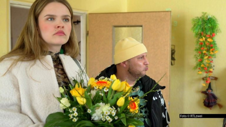 Über mehrere Wochen widmet sich die RTLzwei-Daily-Soap „Berlin – Tag & Nacht" einem besonders ernsten Thema: Die Figur Raffi (Charly Fieseler) muss sich der Erkenntnis stellen, dass sie in ihrer Kindheit von ihrem Stiefvater sexuell missbraucht wurde. Foto © RTLzwei