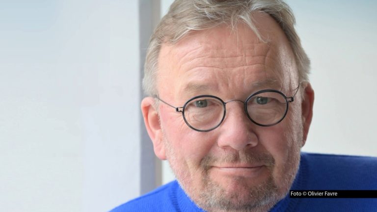 Im August erscheint „Die kalte Hand des Camping-Killers“, der neue Holland-Krimi von Bernd Stelter. Dazu gibt’s am 6. Oktober auch eine Lesung des Entertainers beim renommierten Festival „Mord am Hellweg“. Veranstaltungsort ist Stelters Geburtsstadt Unna. Foto © Olivier Favre
