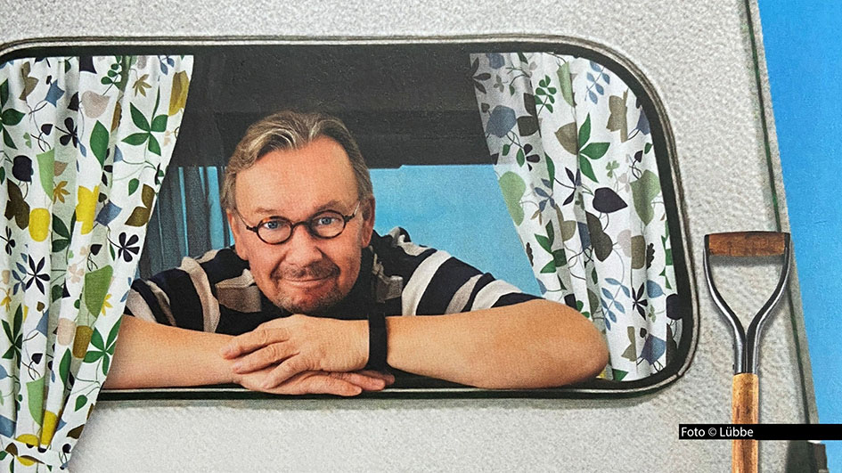 Mit viel Humor, jeder Menge Lokalkolorit und Spannung bis zum Schluss weiß Bernd Stelter die Leserschaft seiner Camping-Krimis seit Jahren zu begeistern. Der neueste Band, „Die kalte Hand des Camping-Killers“, landete jetzt in der aktuellen Hardcover-Bestsellerliste des „Spiegel“. (Foto © Lübbe)
