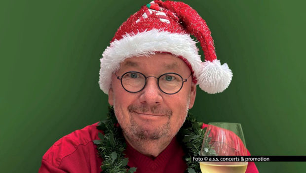 Kabarettist Bernd Stelter lässt das Jahr mit einer thematisch passenden Auftrittsreihe unter dem Motto „Oh du fröhlicher Vorweihnachtsabend“ ausklingen. Schon jetzt steht fest, dass er auch 2026 an dieser Tradition festhält. Der Vorverkauf für die neuen Termine hat bereits begonnen. Foto © a.s.s. concerts & promotion