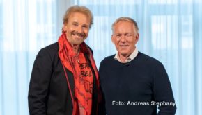 Moderator Johannes B. Kerner setzt seine MagentaTV-Talkreihe „Bestbesetzung“ mit einem weiteren prominenten Gast fort. Ab dem 28. Juli ist die knapp einstündige Ausgabe mit Entertainer Thomas Gottschalk abrufbar. Darin geht’s u.a. um private Veränderungen, die katholische Kirche und die Zukunft der reaktivierten Erfolgsshow „Wetten, dass..?“. (Foto: Andreas Stephany)